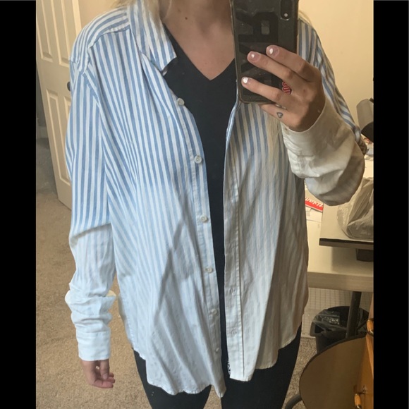 Women’s Button Up - Picture 2 of 4